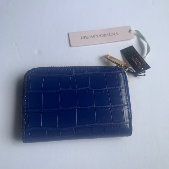 NWT Victoria’s Secret Sapphire Croc Print Credit Card Wallet - Picture 2 of 2